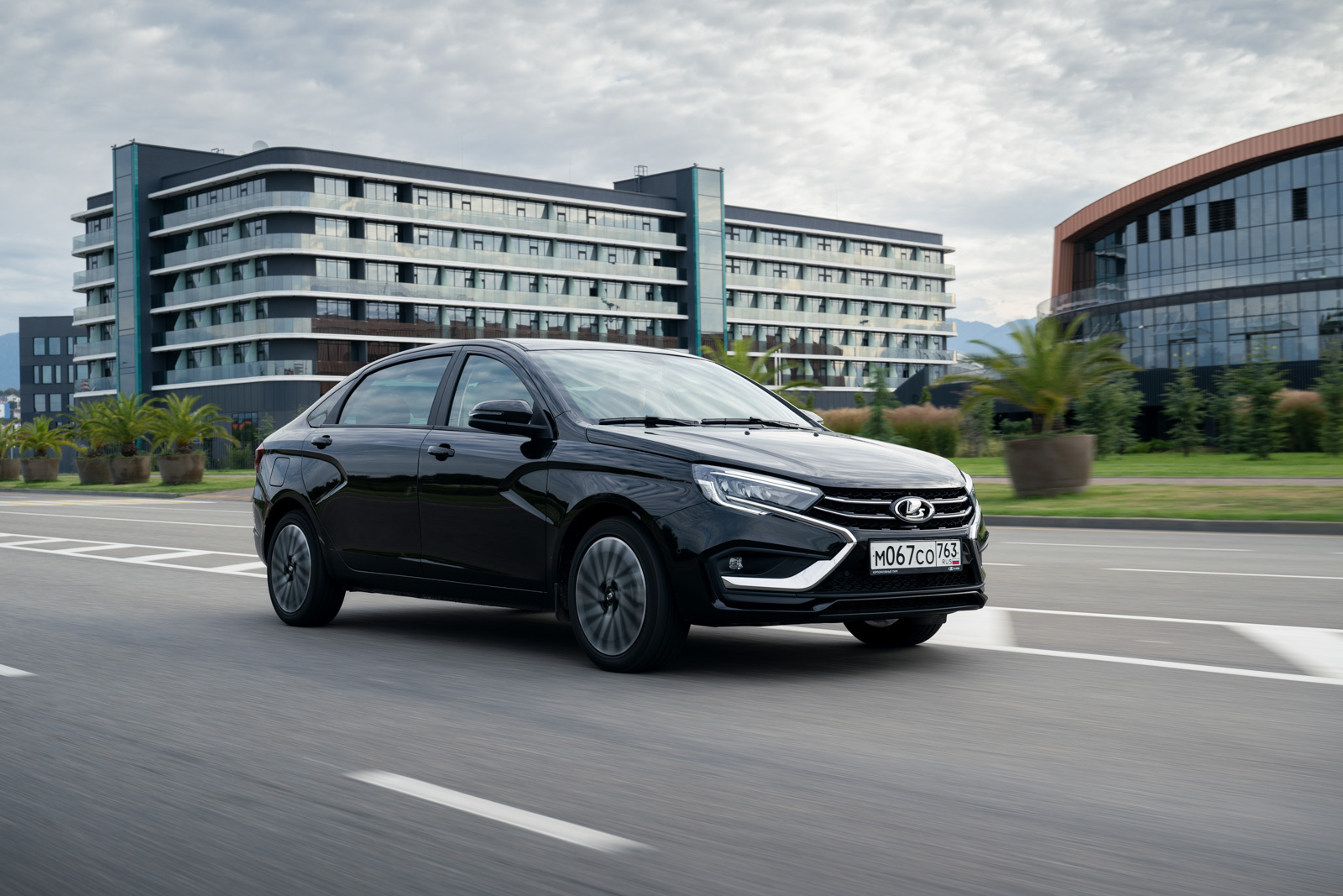 АвтоВАЗ улучшил комплектацию бизнес-седана Lada Aura