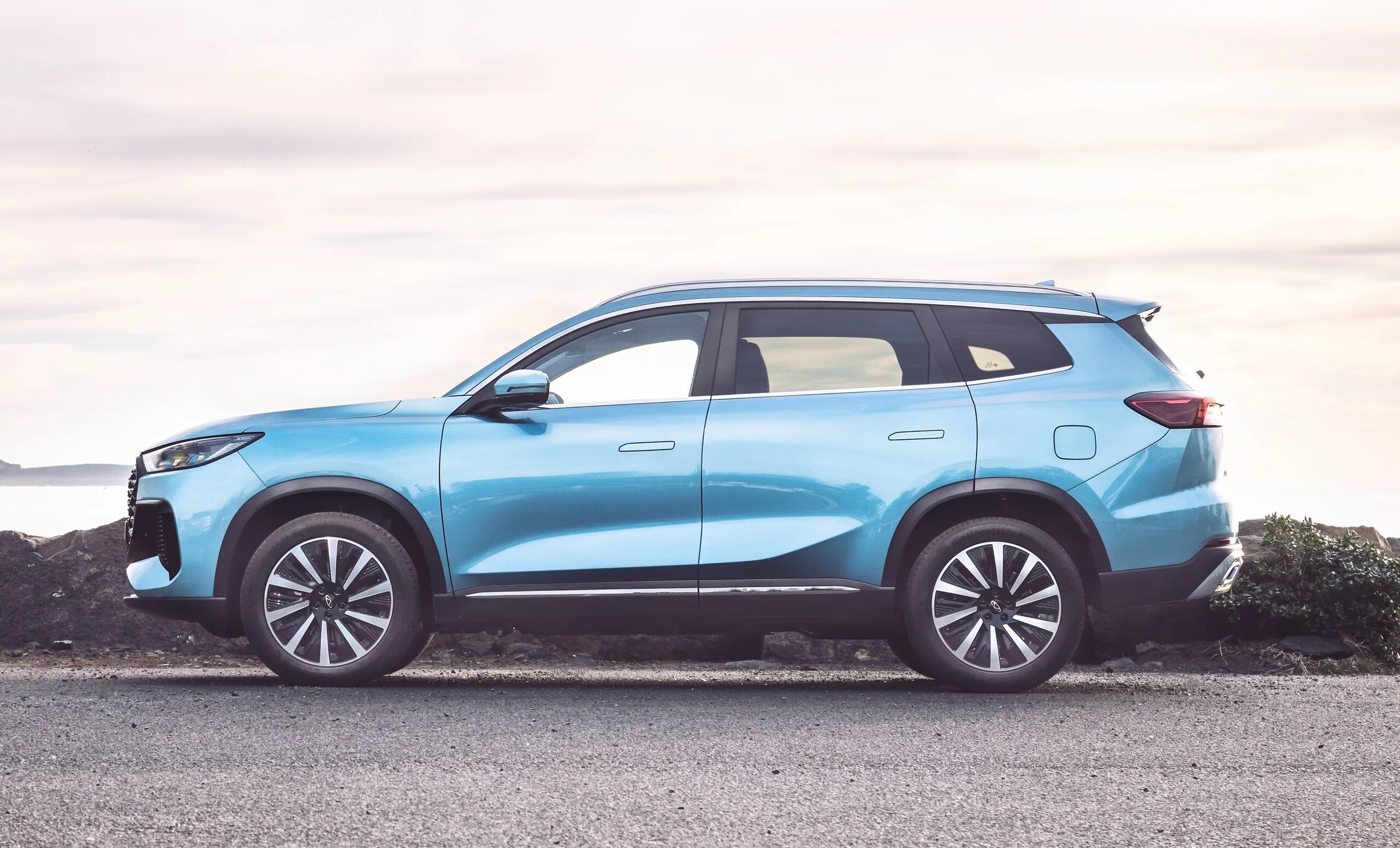 Гибридный кроссовер Chery Tiggo 8 вышел на рынок Казахстана: известны цены