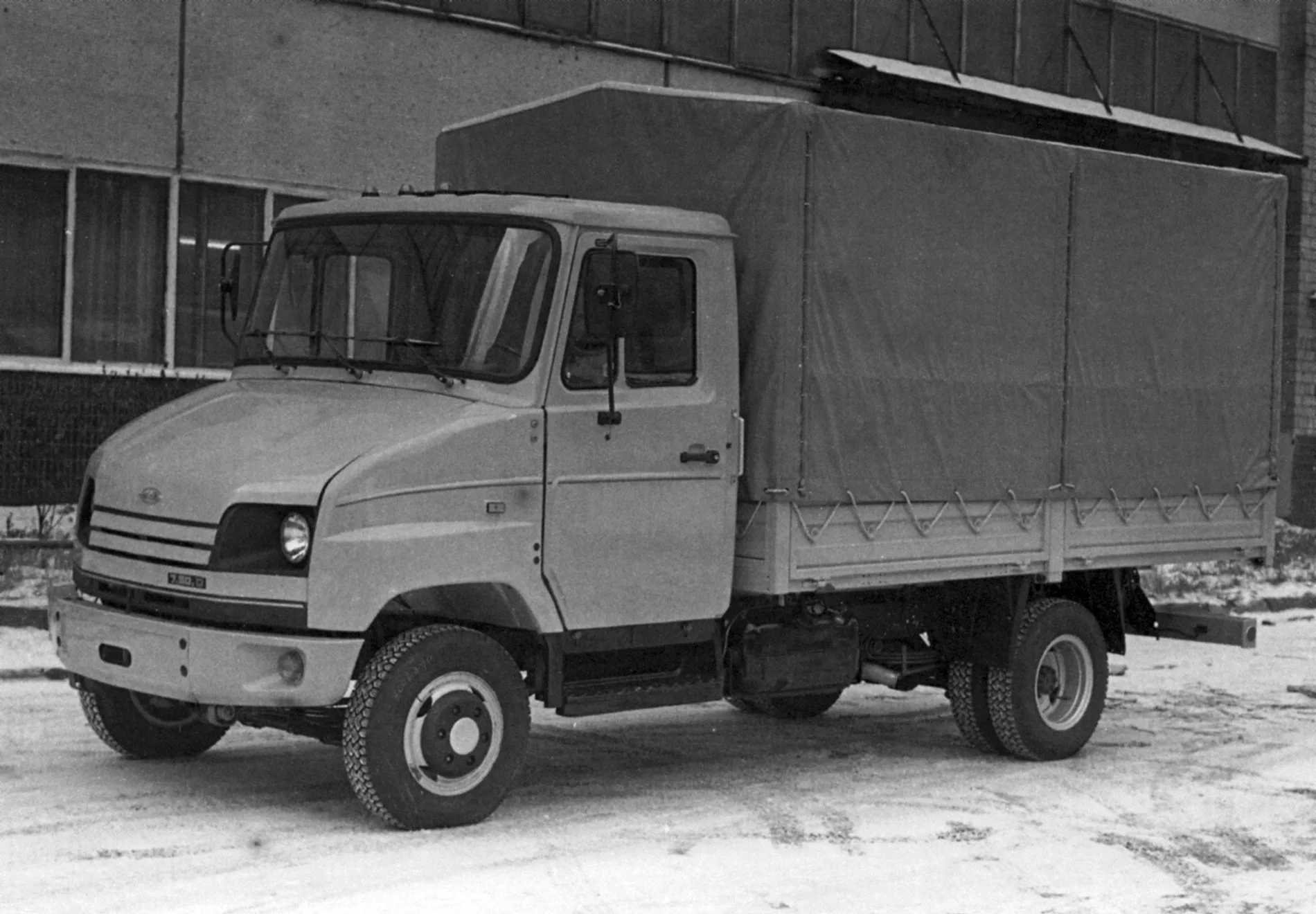 В России продают один из двухсот «Бычков» на шасси Mercedes-Benz