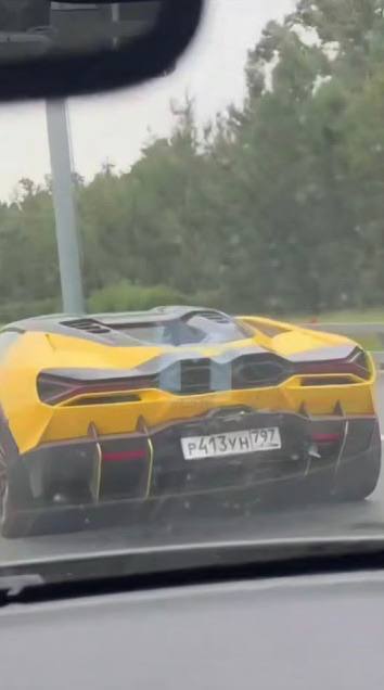 В Москве таксист на Lada врезался в Lamborghini Revuelto за 65 млн рублей