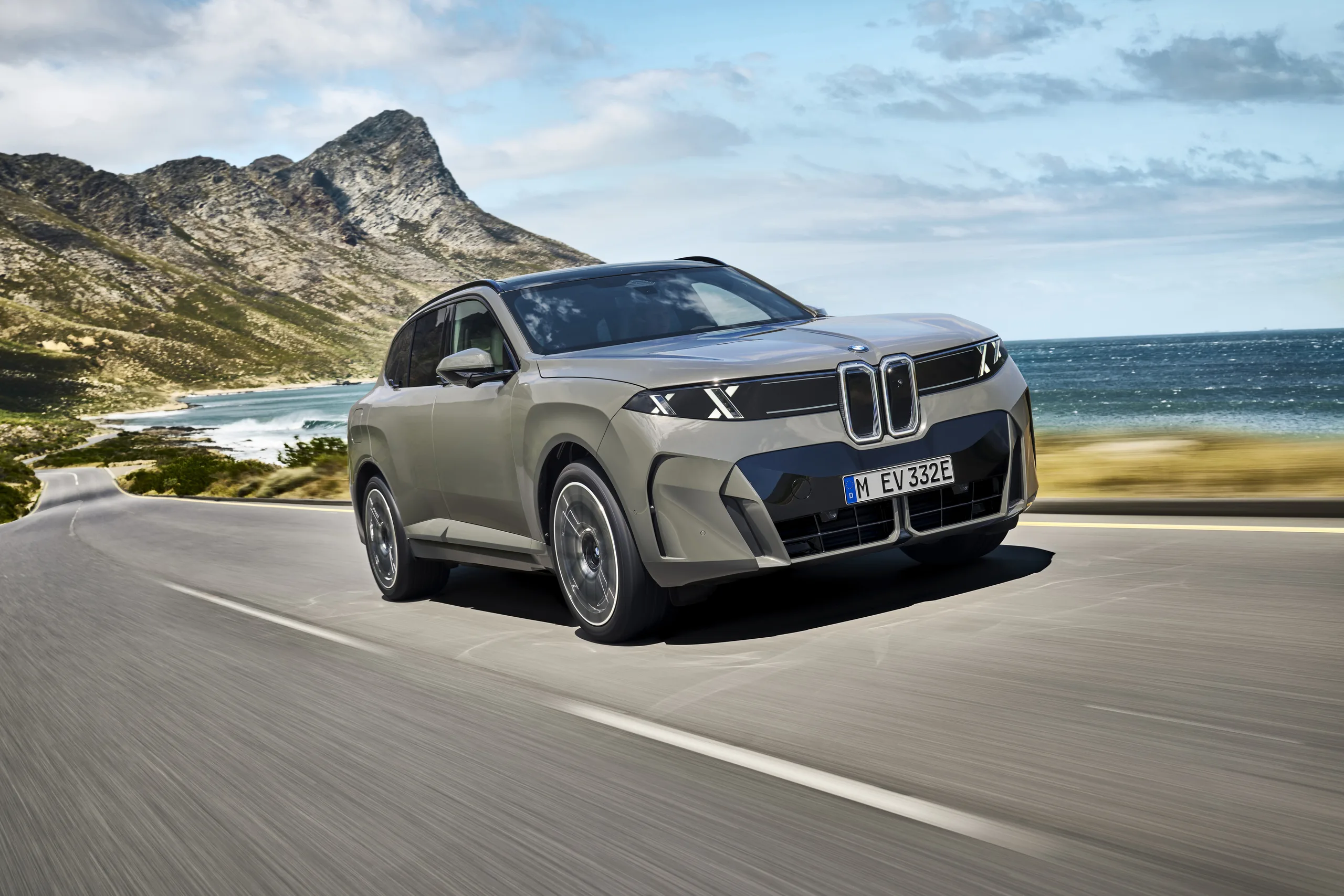 BMW научила новый X5 открывать двери по приказу водителя