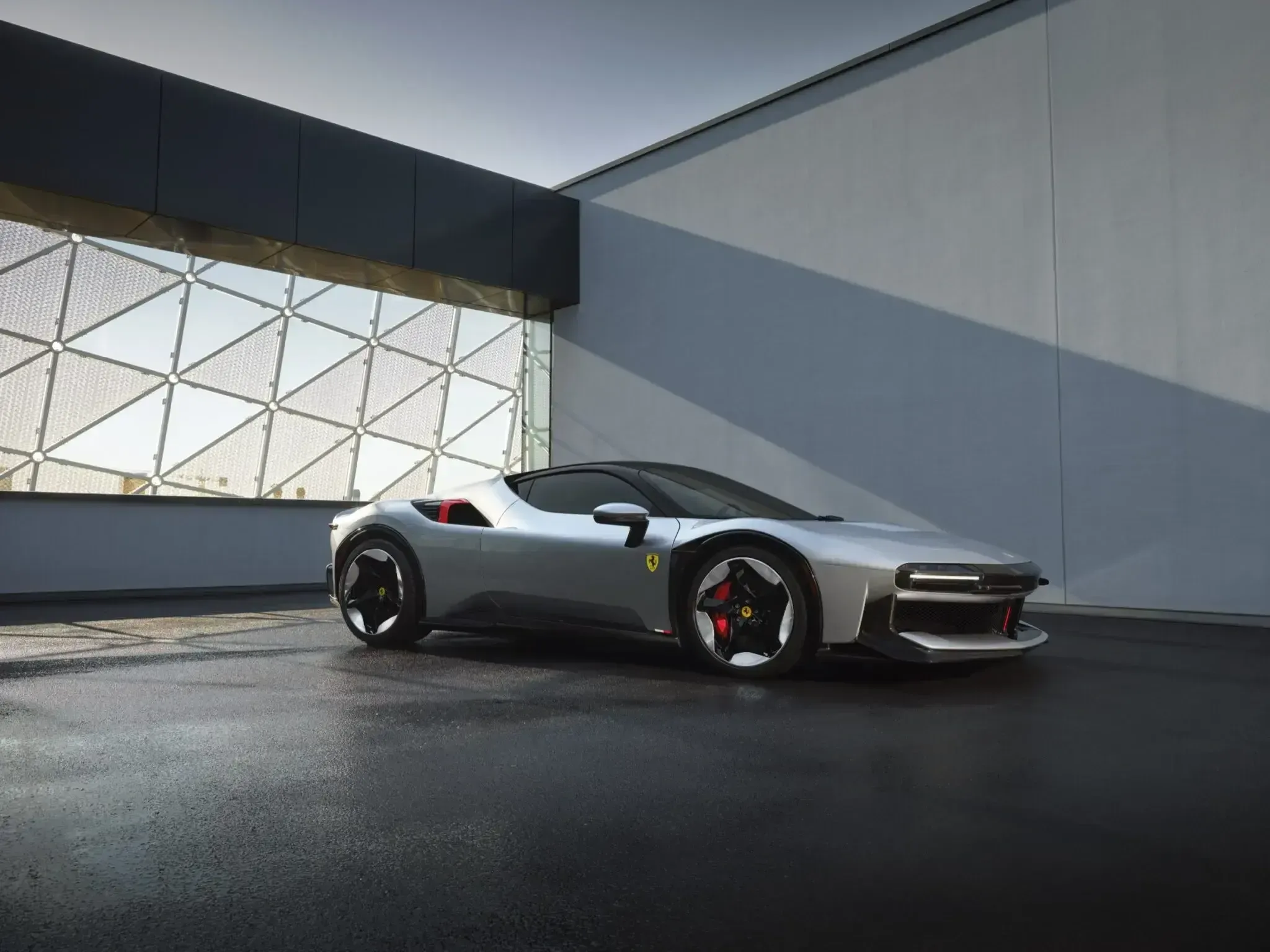 Ferrari замаскировала под Kia суперкар SF90