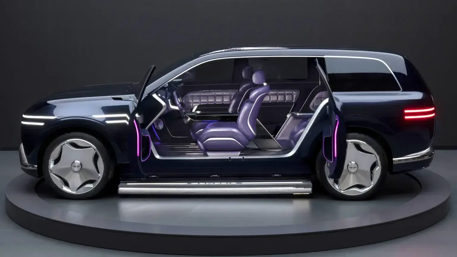 Флагманский внедорожник Genesis GV90 получит двери как у Rolls-Royce