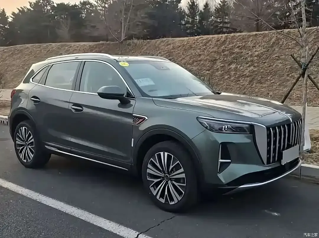 Обновленный Hongqi HS5 покажут на автосалоне в Чэнду