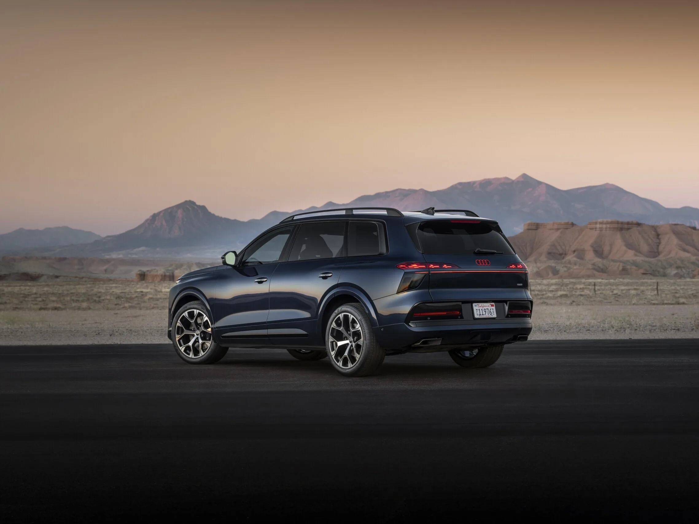 В Казахстане стартуют официальные продажи большого кроссовера Audi Q9