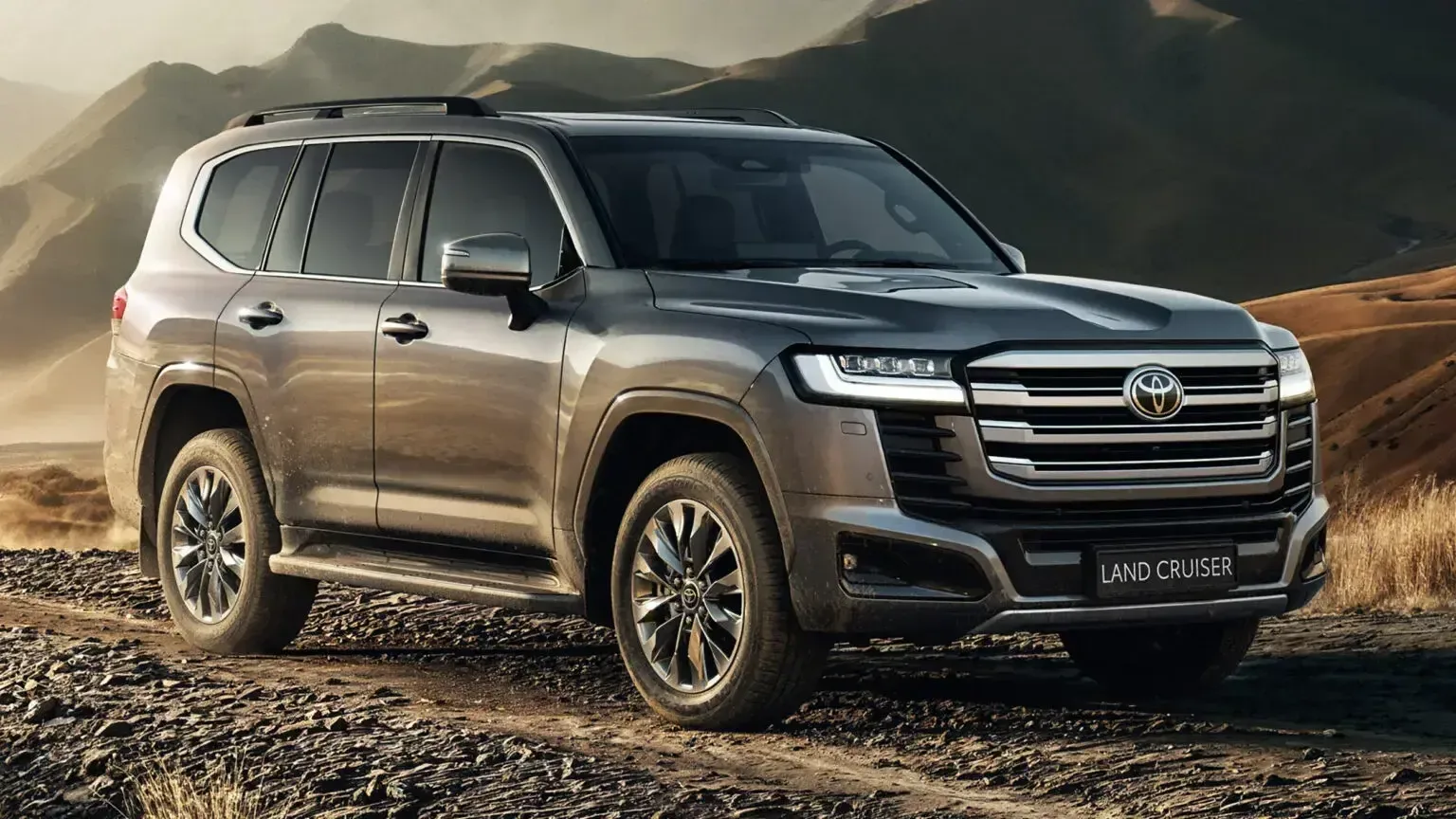 Обновленный Toyota Land Cruiser 300 Hybrid стал самым мощным в истории модели