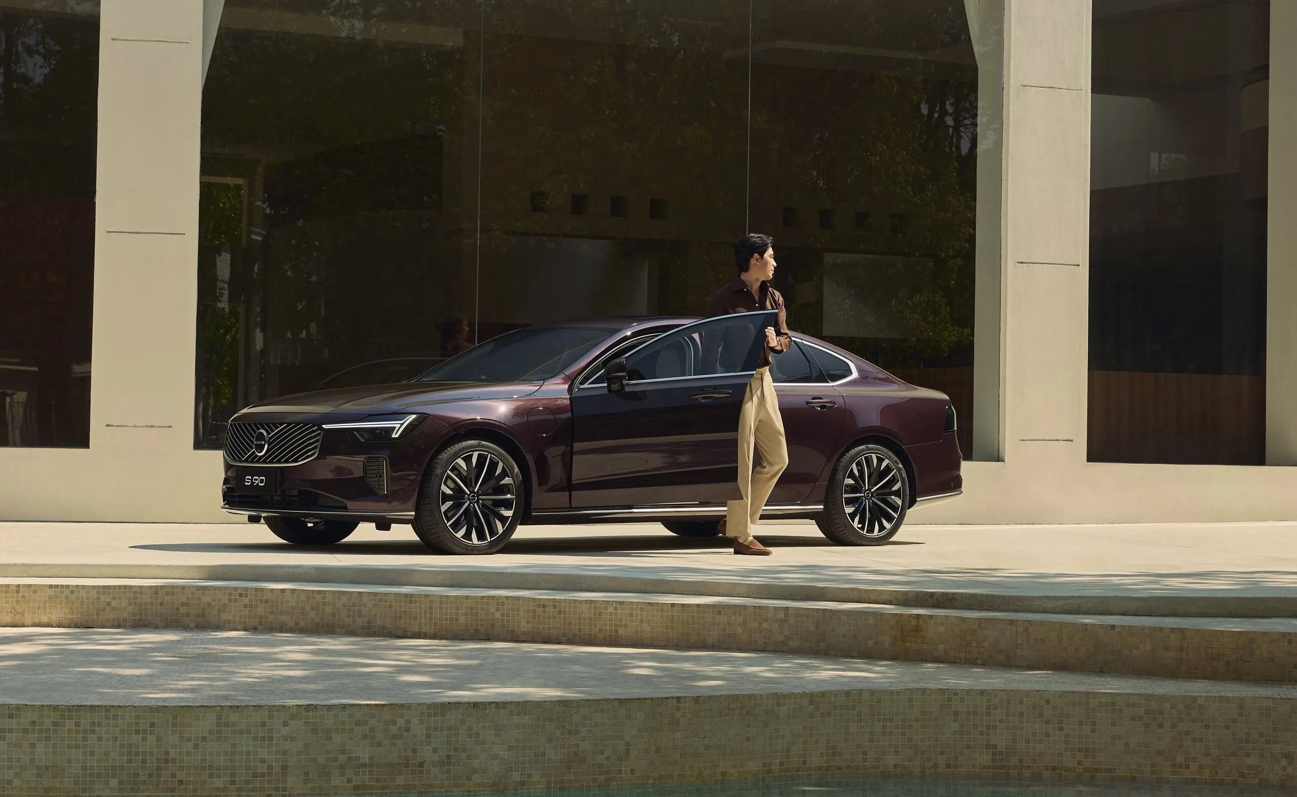 В Китае топовый седан Volvo подешевел до 2,5 млн рублей