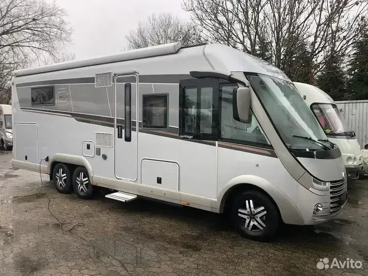 Автодом Carthago Chic E-Line с королевским ложем продают в России по цене 20 Lada Granta