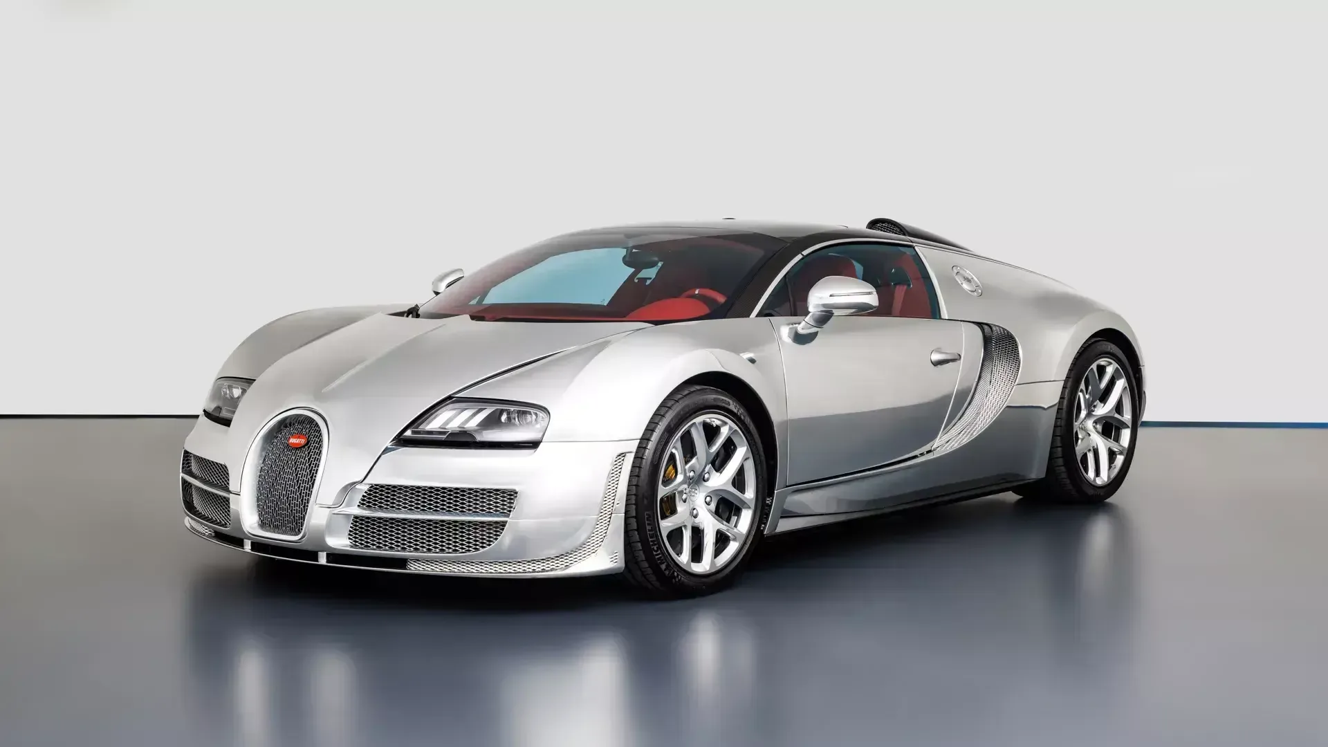 Фернандо Алонсо стал владельцем самого дорогого Bugatti Veyron в истории