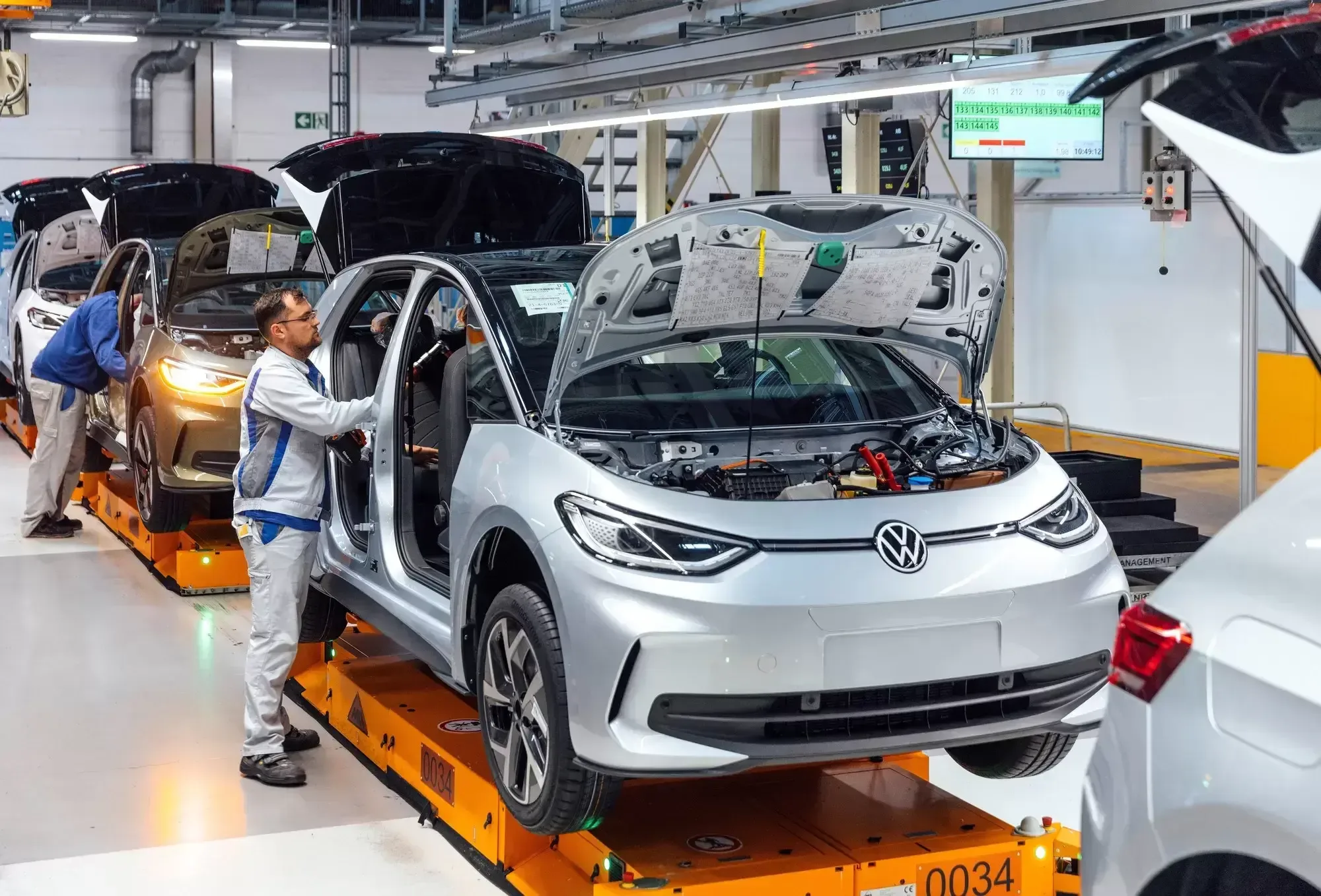СМИ: Volkswagen предложит закрыть четыре завода в Германии