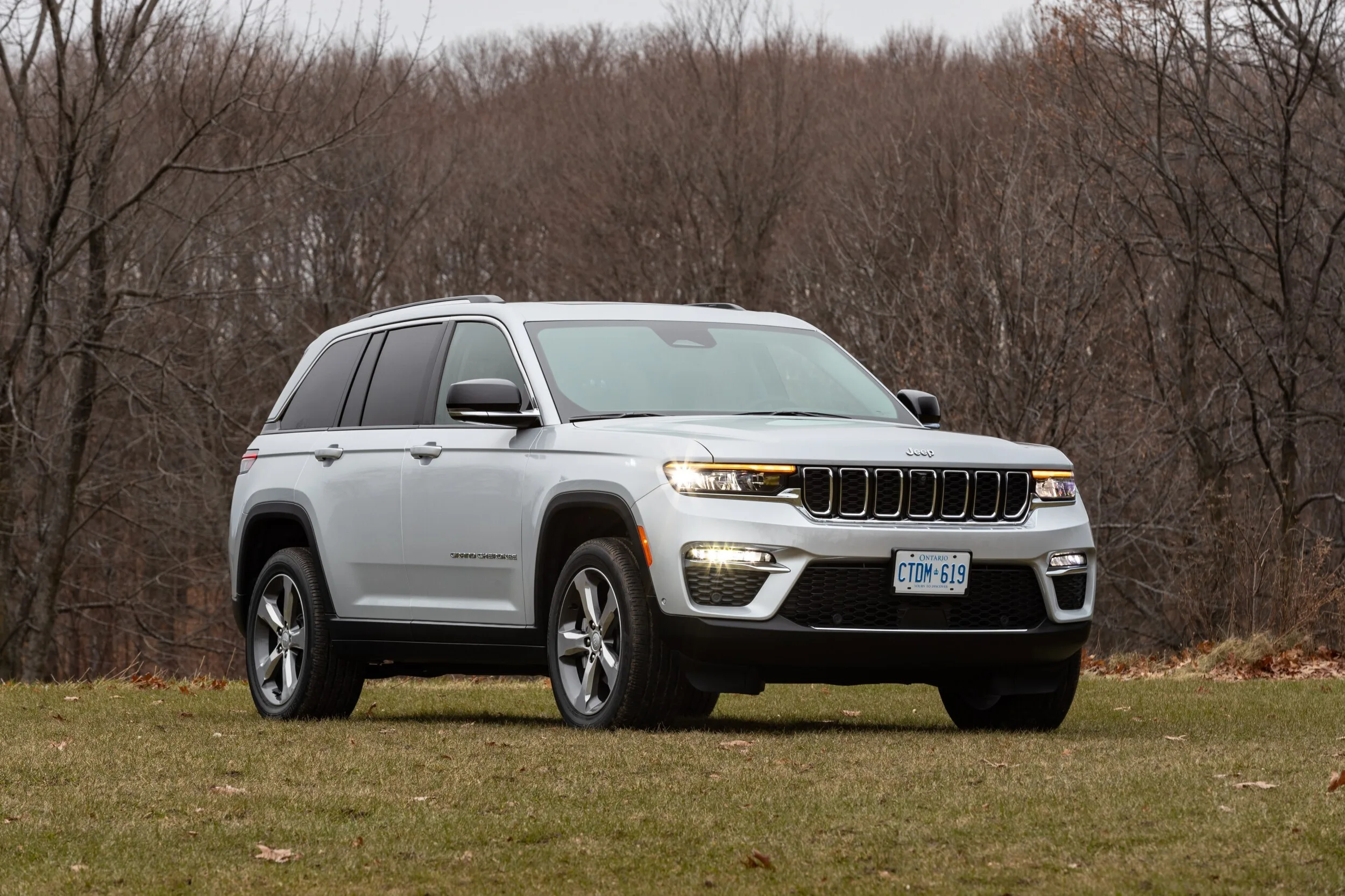 Jeep уже не тот: из нового Grand Cherokee на ходу могут выпадать пружины