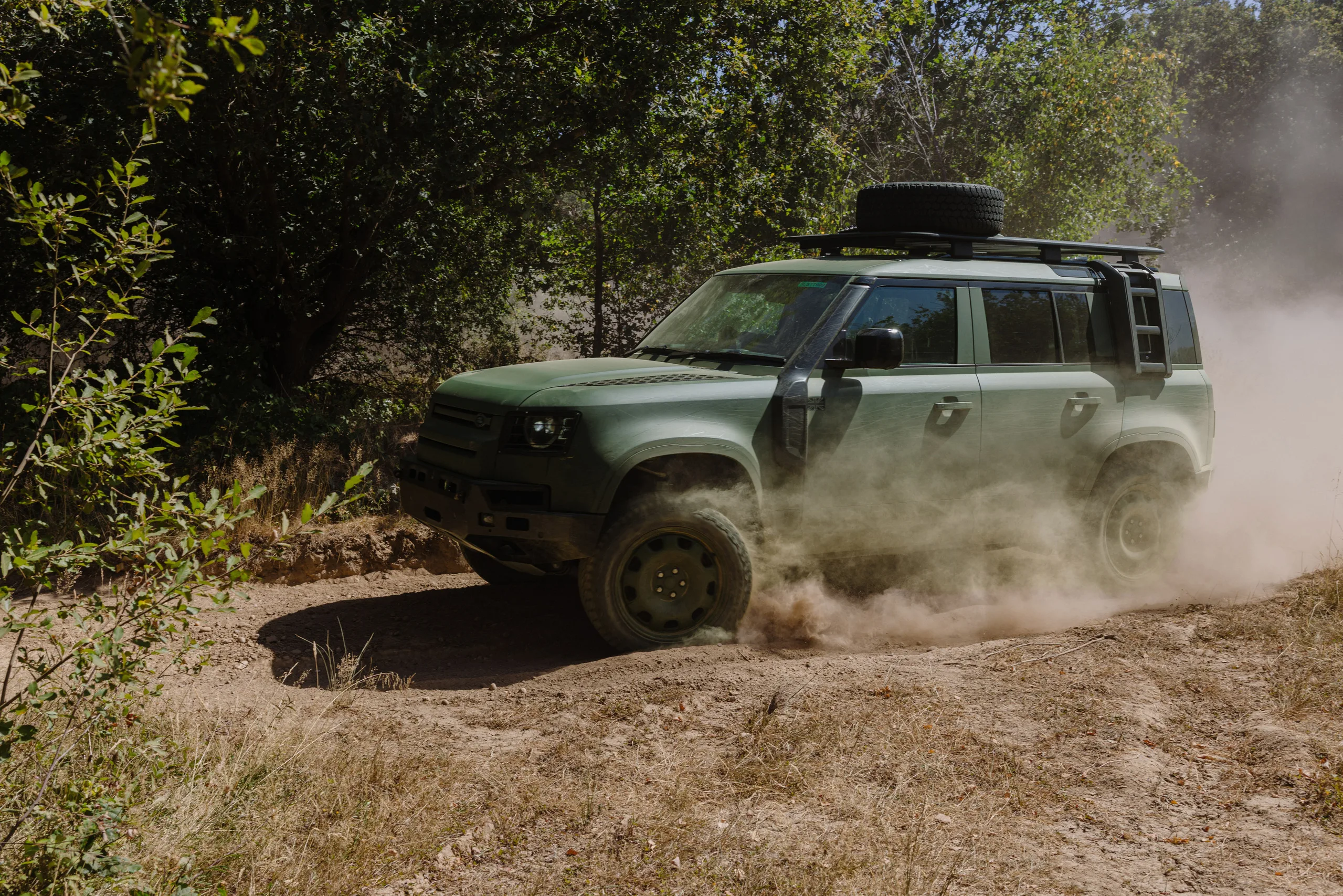 Land Rover превратил Defender нового поколения в военную машину