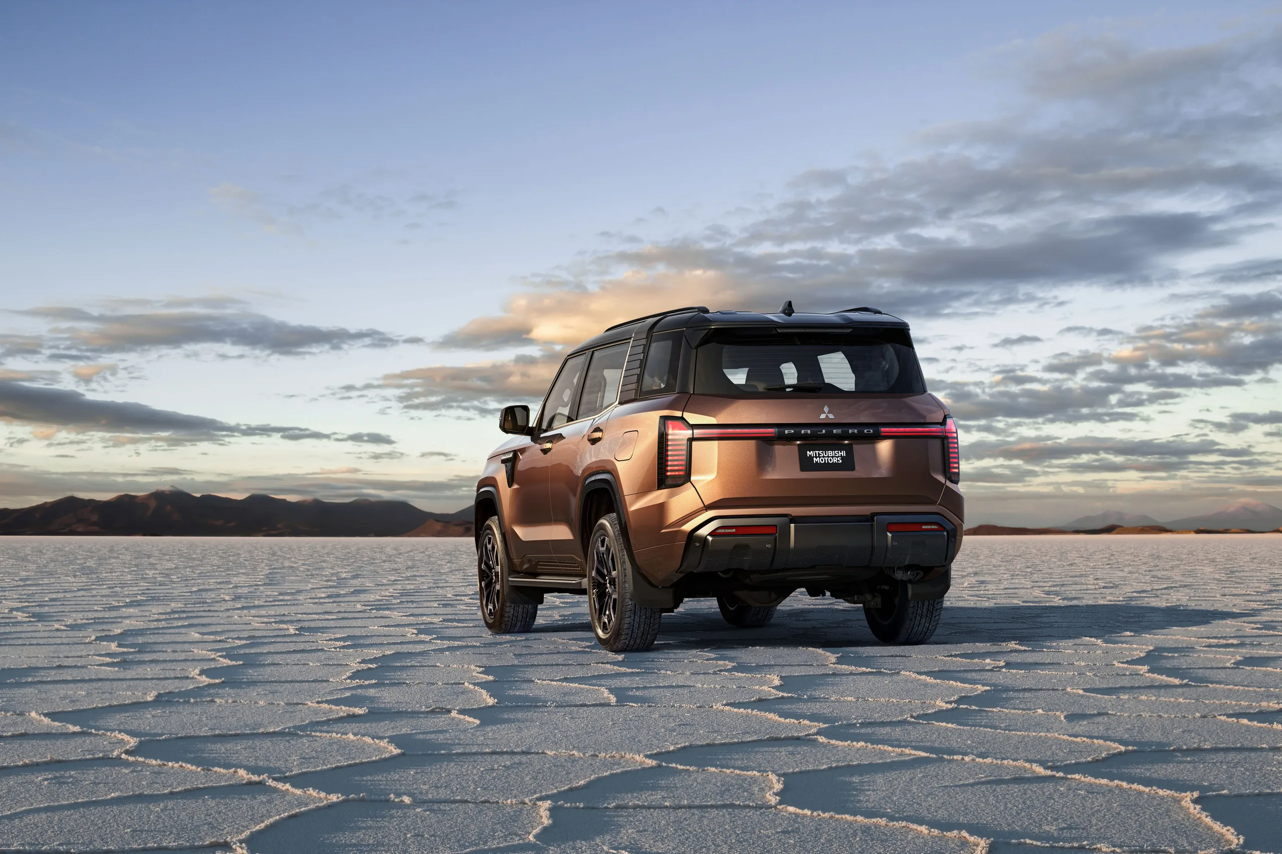 Mitsubishi раскрыла, почему у нового Pajero нет запаски на двери
