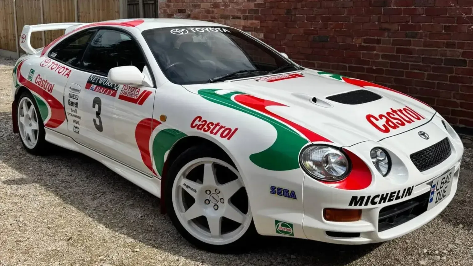 На eBay продают раритетное гоночное купе Toyota Celica в ливрее Castrol