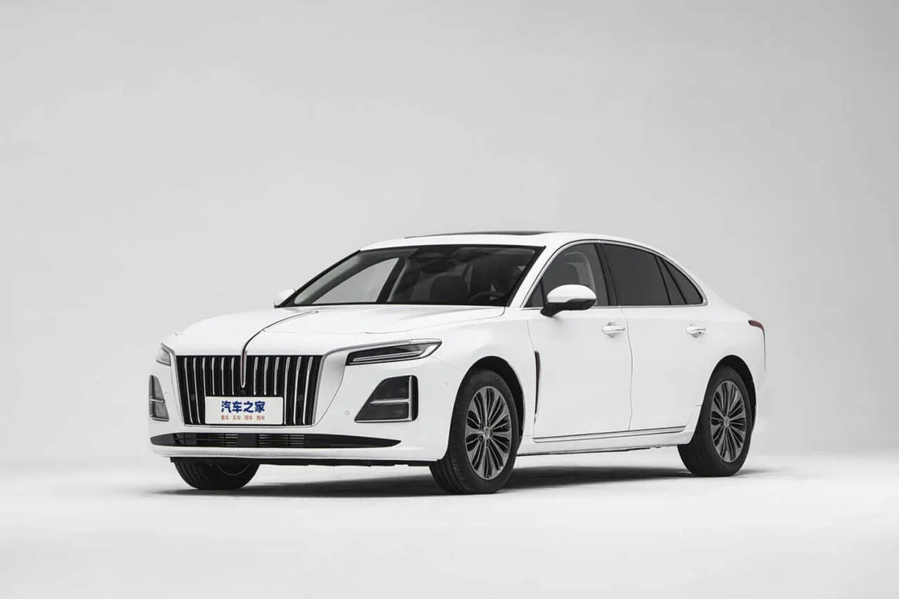 Обновленный Hongqi H5 поступил в продажу в России, известна цена