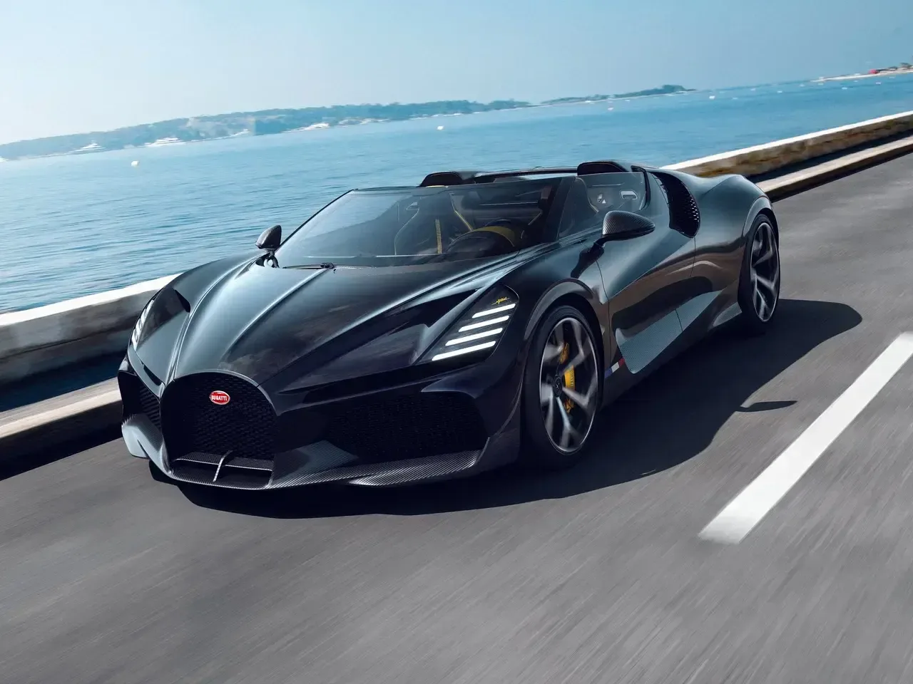 Один из 99 Bugatti W16 Mistral купил российский олигарх и привез в РФ