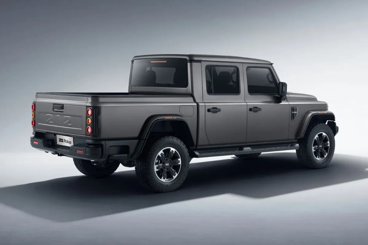 Похож на Defender: в Россию привезли первый пикап BAW 212 P01