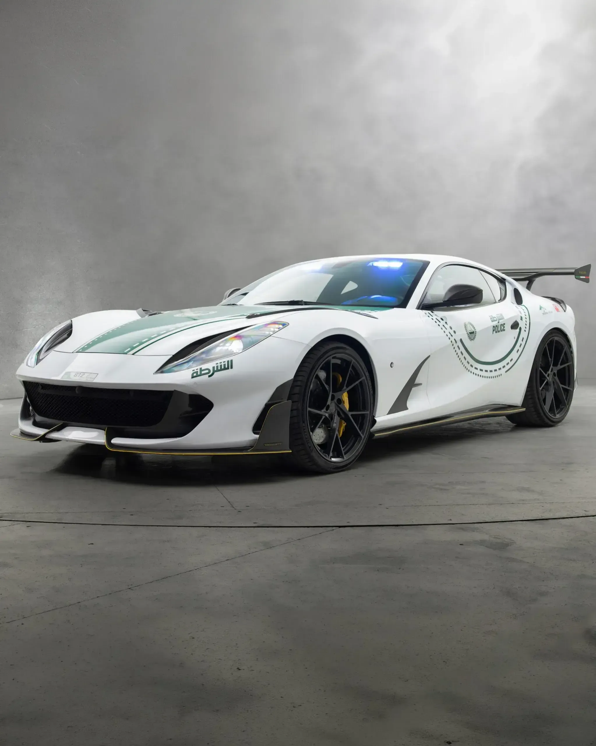 Полиция Дубая получила Ferrari 812 Superfast с тюнингом от Mansory
