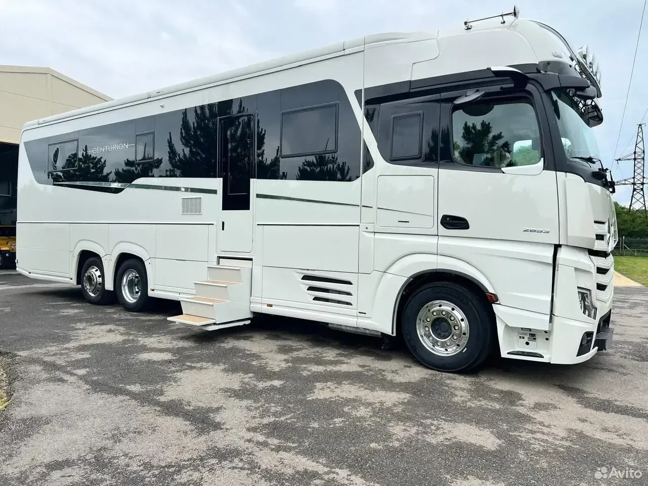 В России больше года не могут продать уникальный автодом на базе Mercedes Actros