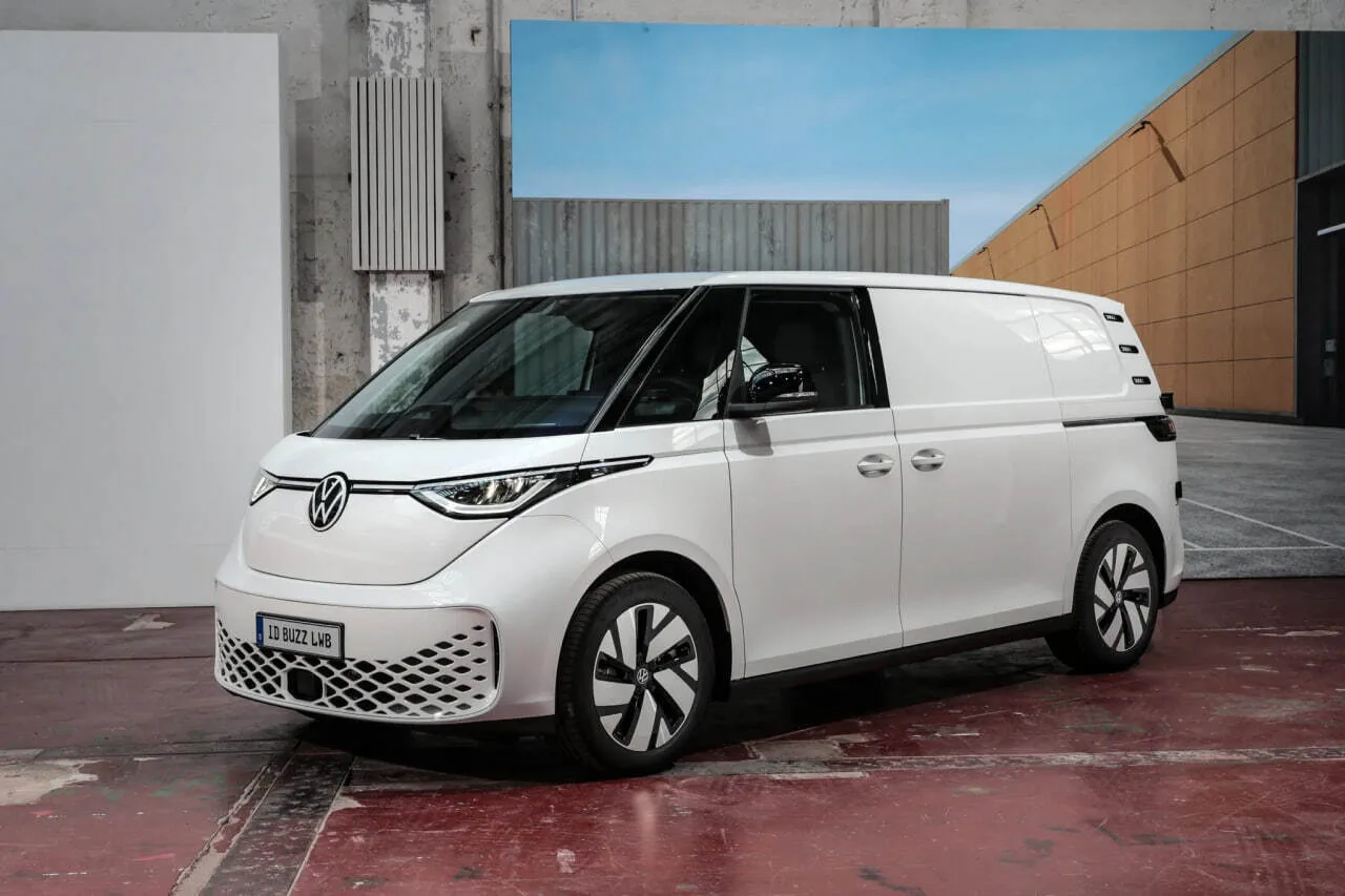 Volkswagen расширил линейку электрических фургонов: больше груза и 335 л.с.
