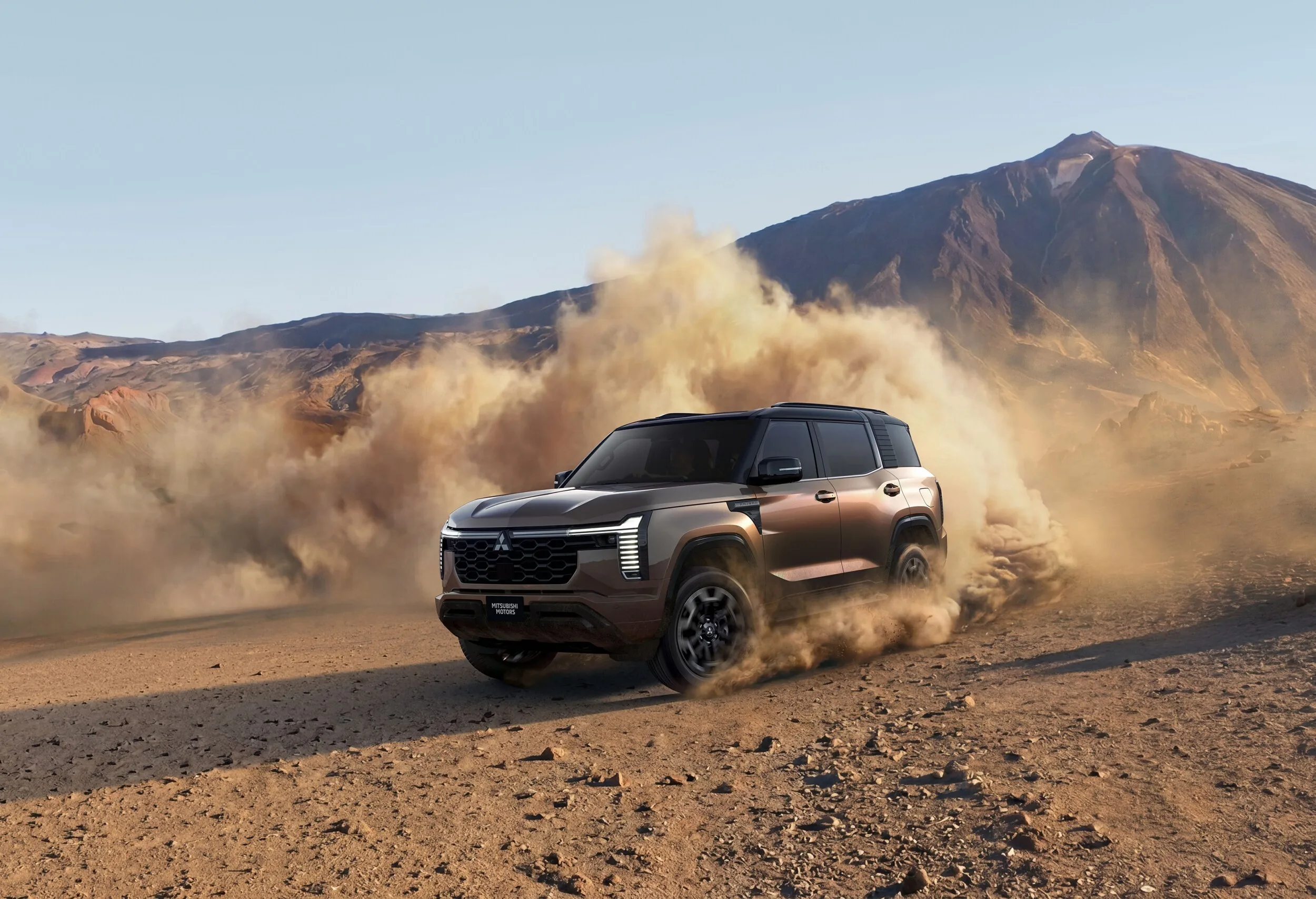 Motor подготовил обзор возрождённого Mitsubishi Pajero