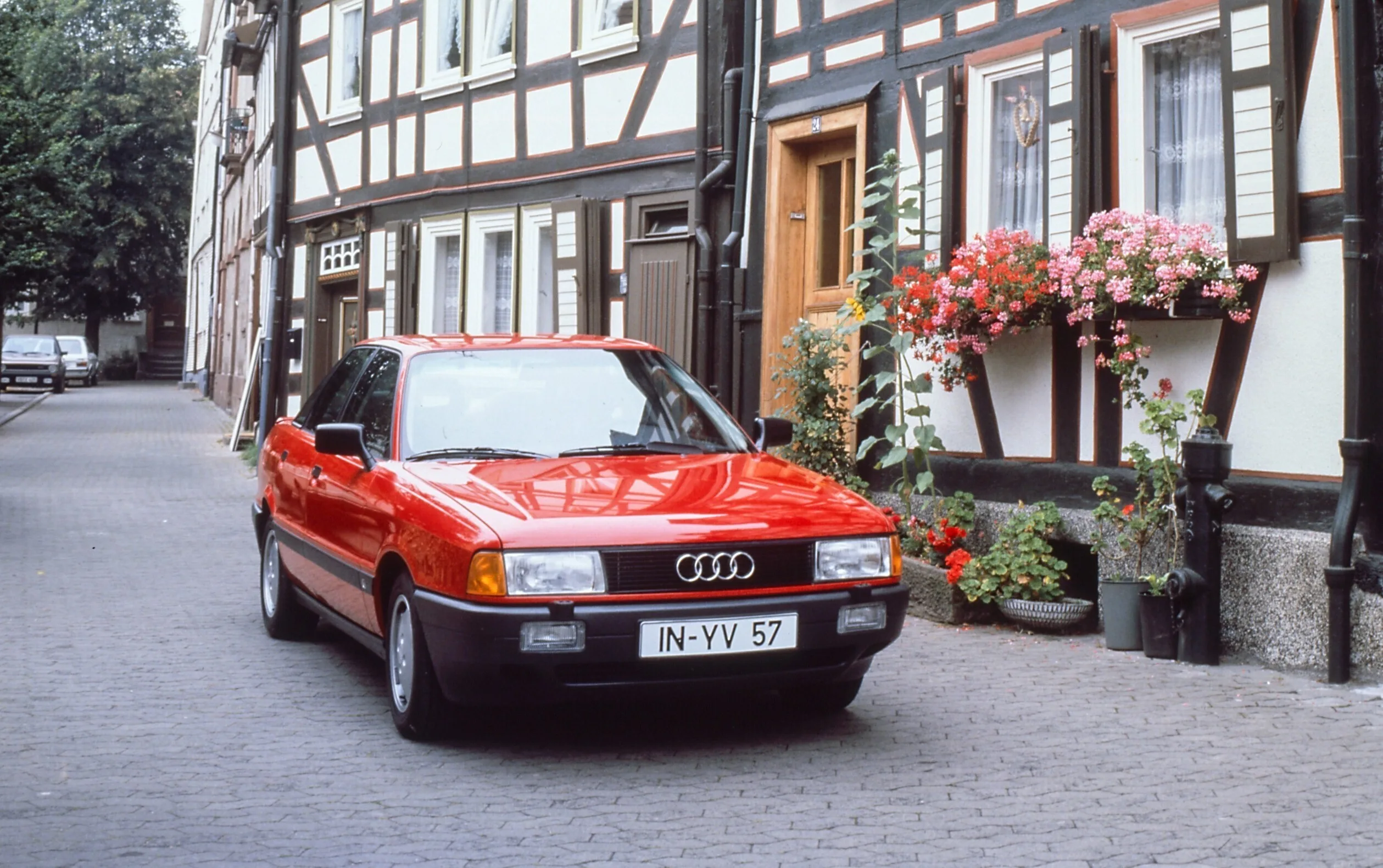 Белорус рассказал, как почти 30 лет ездит на пригнанной из Германии Audi 80