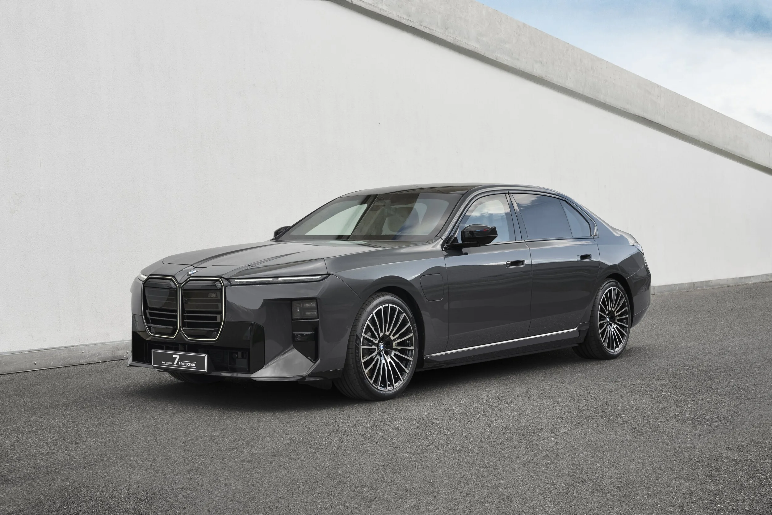 Седан BMW 7 Protection показал рост спроса на бронированные автомобили в Европе