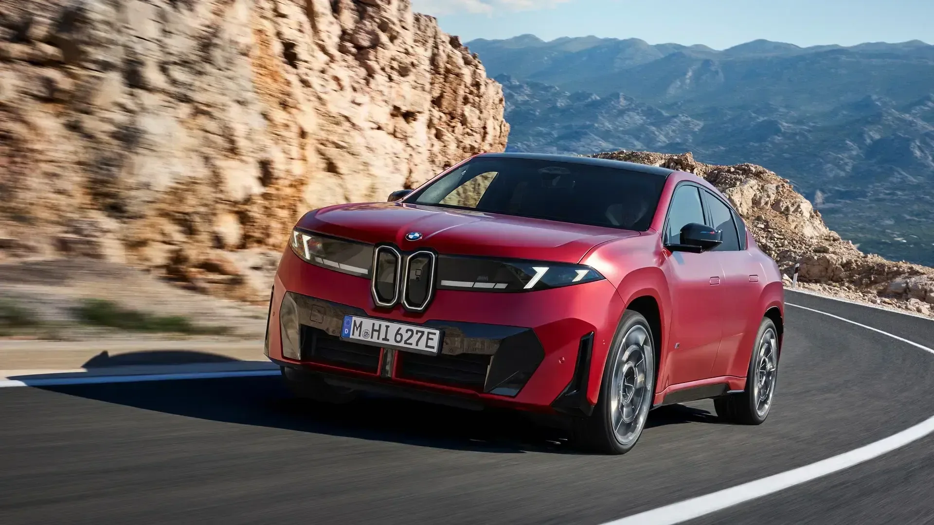 BMW iX4: 828 км на одном заряде и пополнение запаса хода за 10 минут