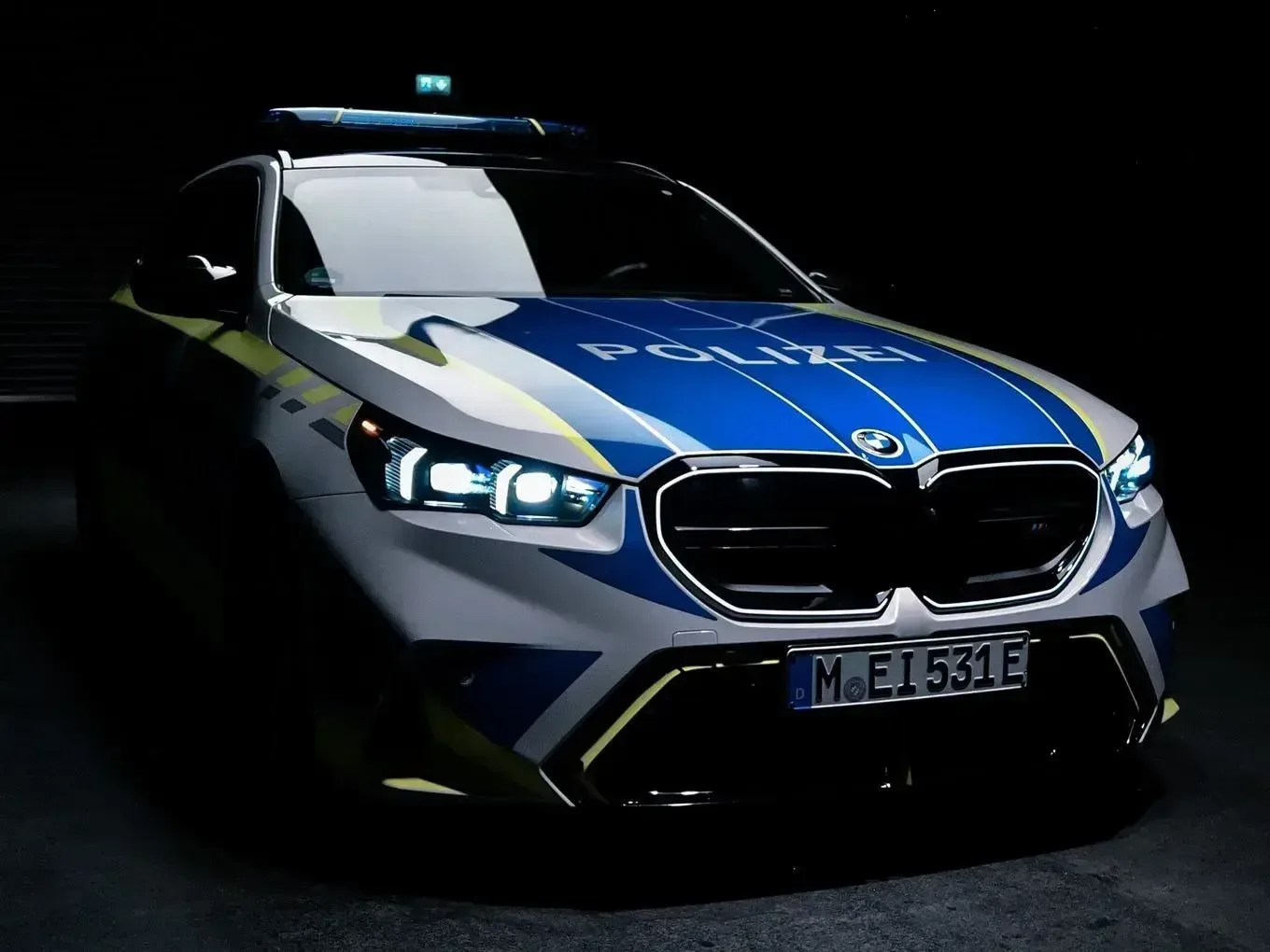 BMW показала полицейскую версию M5 Touring с 700-сильным мотором