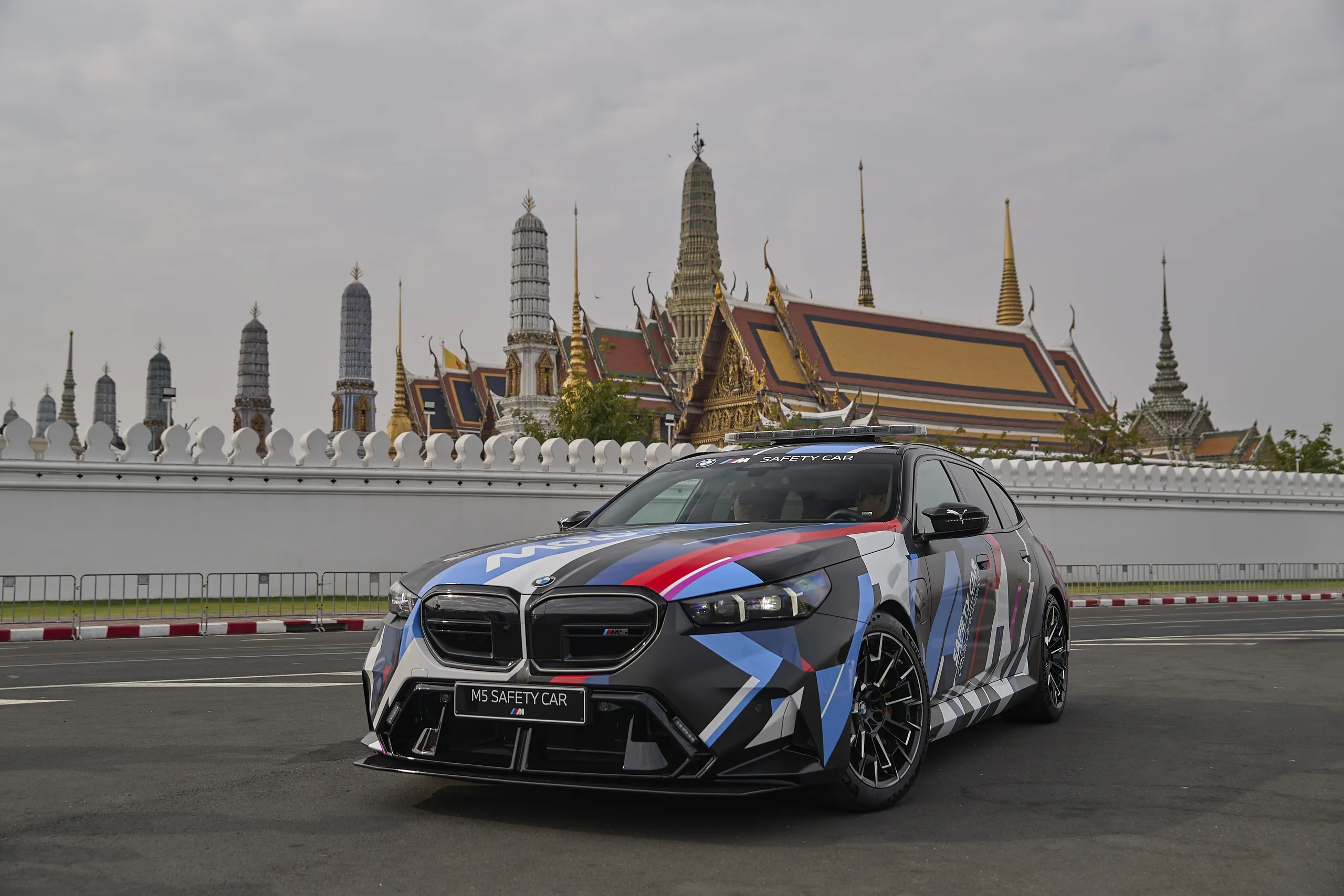 BMW радикально упростит детали своих машин по примеру китайцев