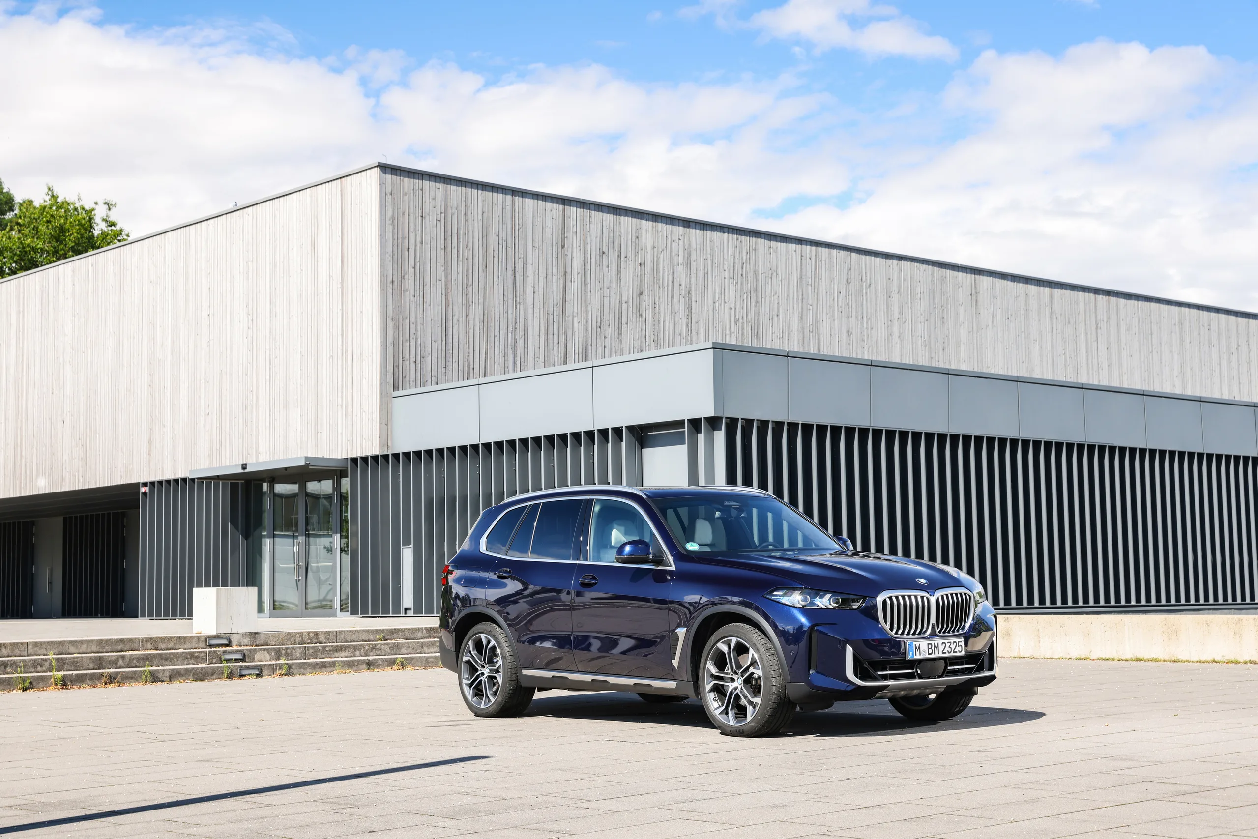 BMW выплатит сотрудникам за увольнение стоимость семи новых X5