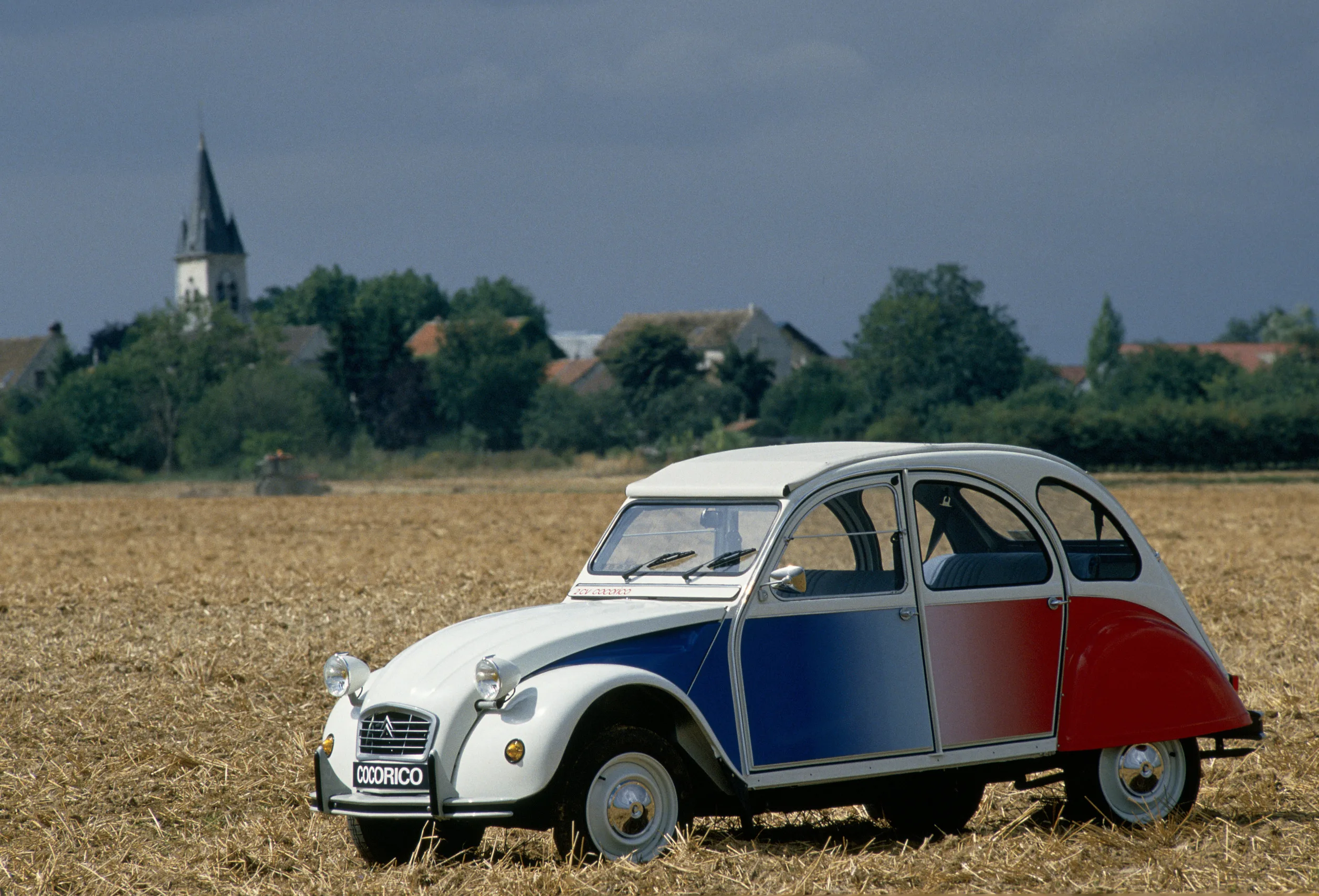 Citroen вернет в продажу «гадкого утенка» — возрожденный 2CV покажут на Парижском автосалоне