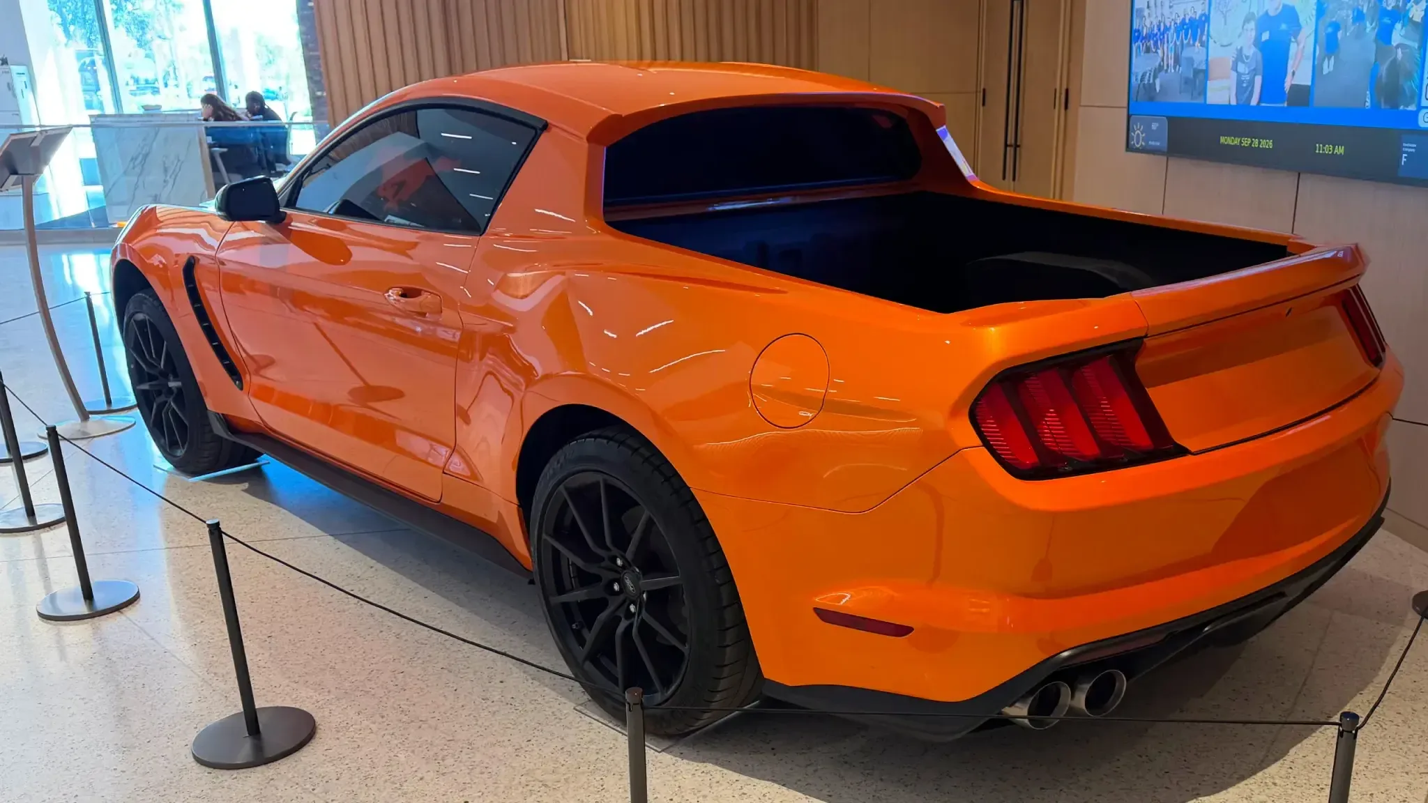 Ford показал Mustang с кузовом пикап