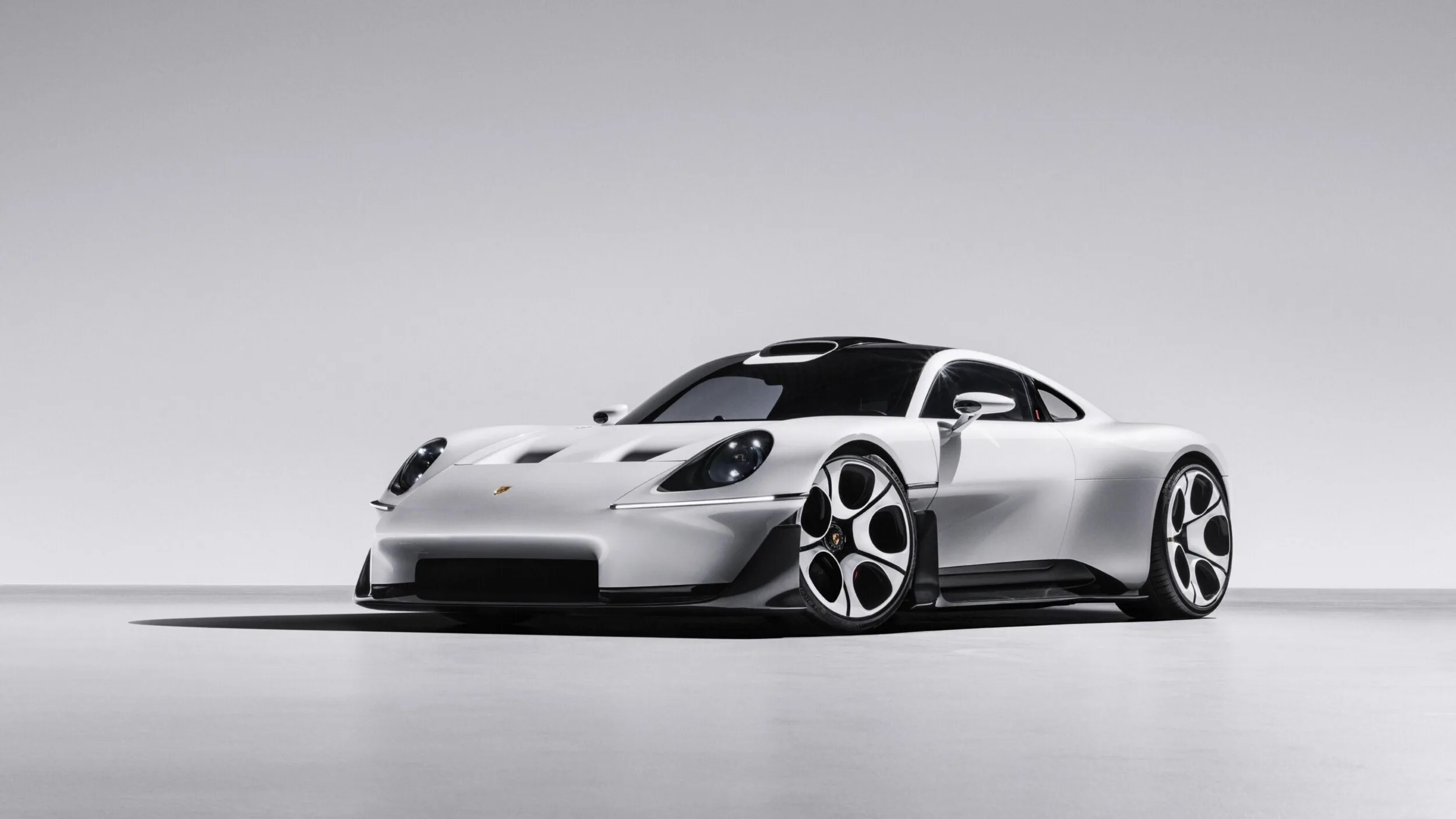 Mission S показал, каким будет большой среднемоторный гиперкар Porsche