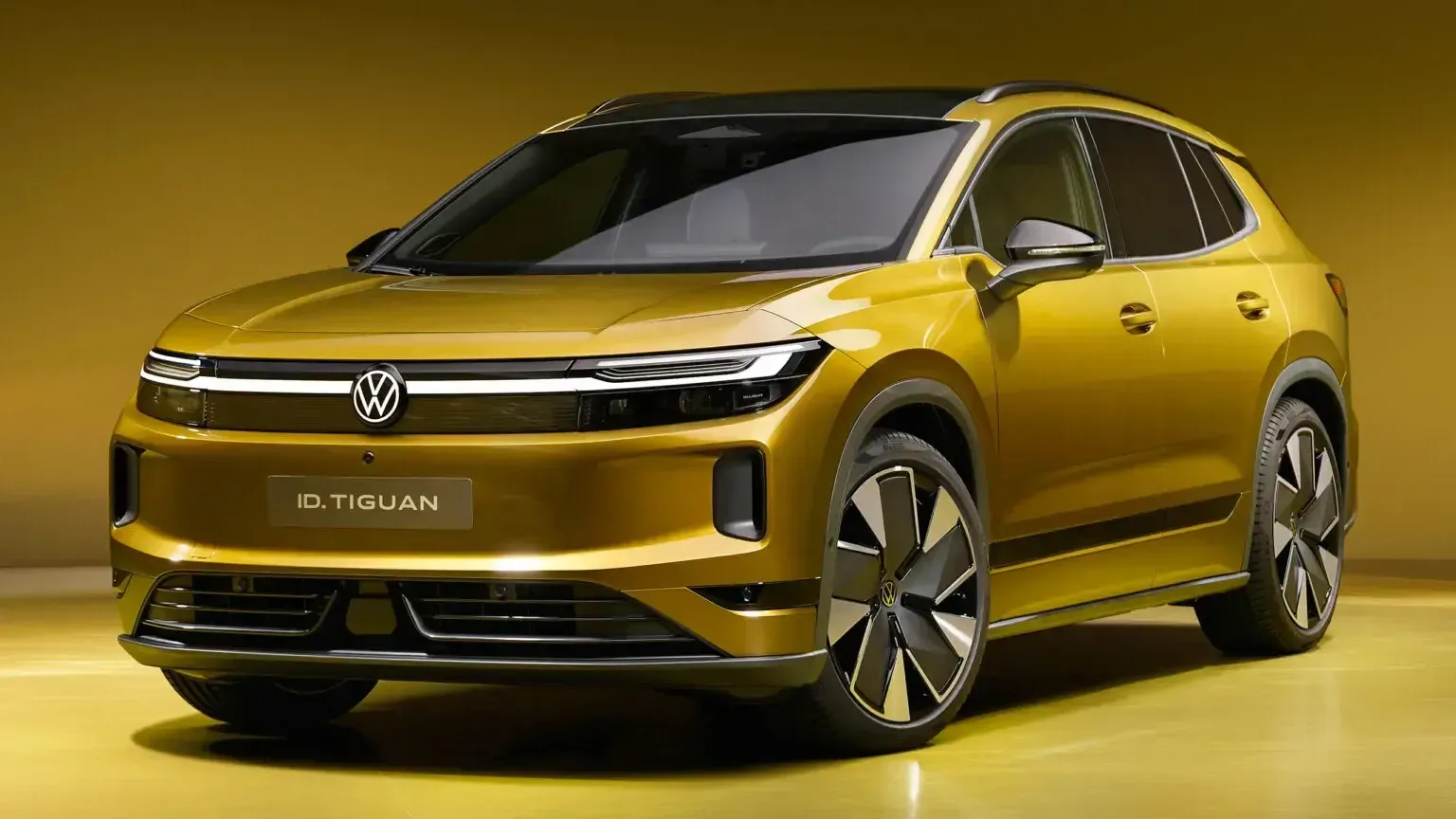 Новый Volkswagen ID. Tiguan: классические ручки и цифровая приборка в стиле Golf IV