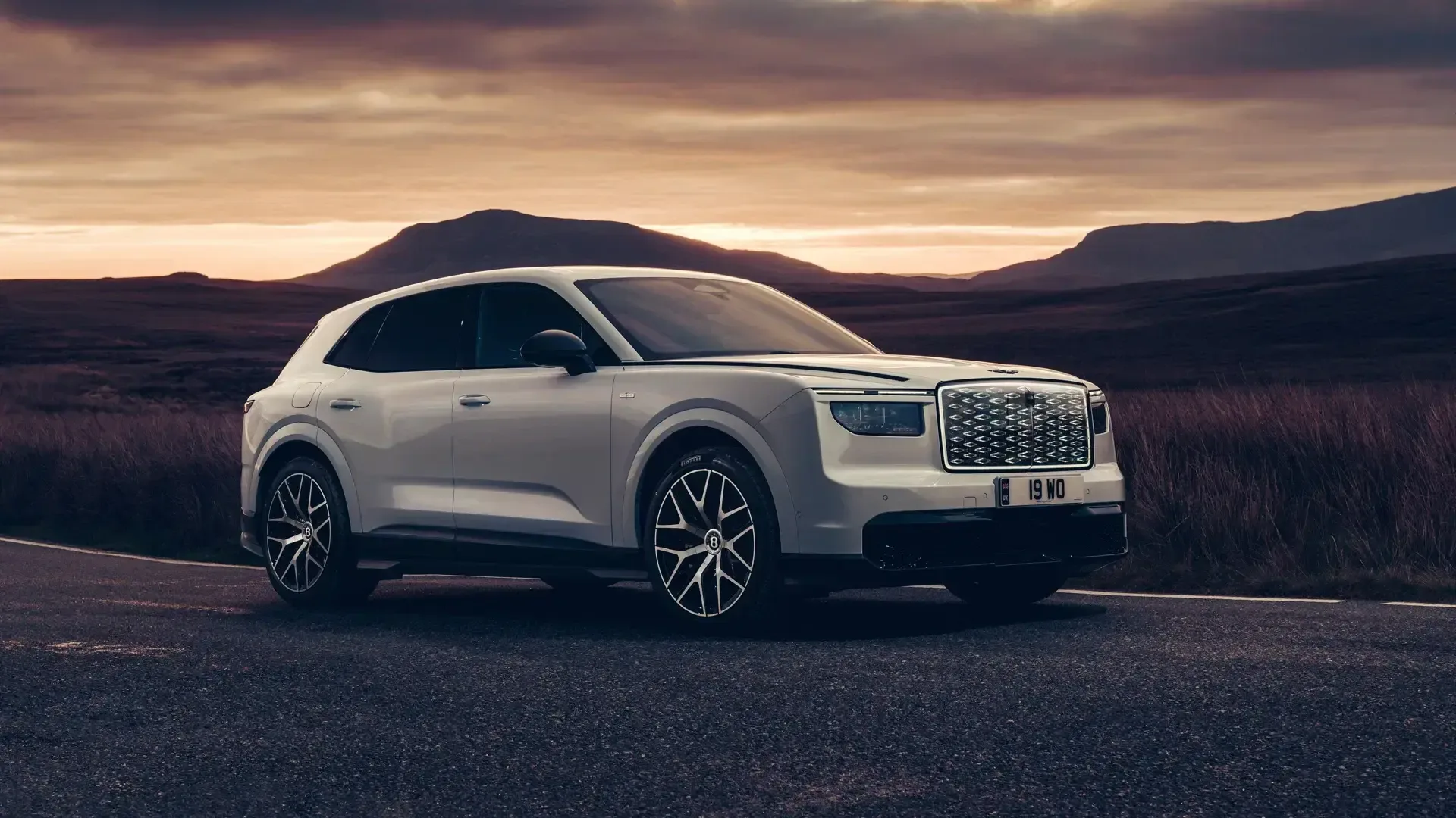 Первые покупатели Bentley Torcal получат особую версию кроссовера