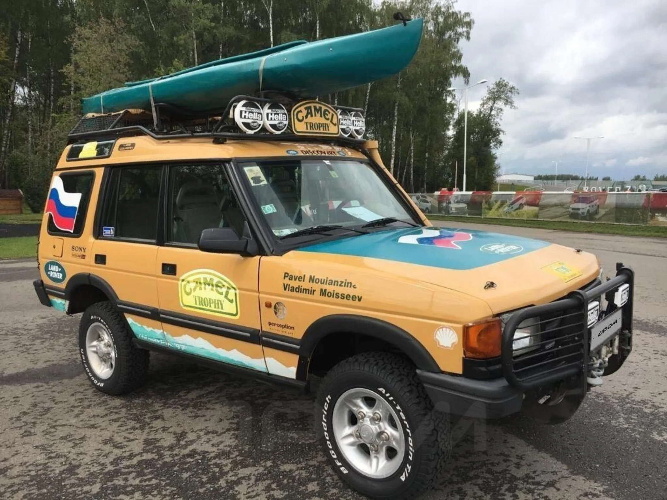Со статусом легенды: в России продают Land Rover Discovery из экспедиции Camel Trophy