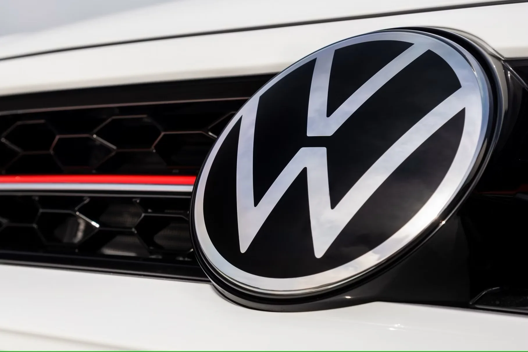 Утечка данных у партнера Volkswagen грозит мошенничеством по всей Германии