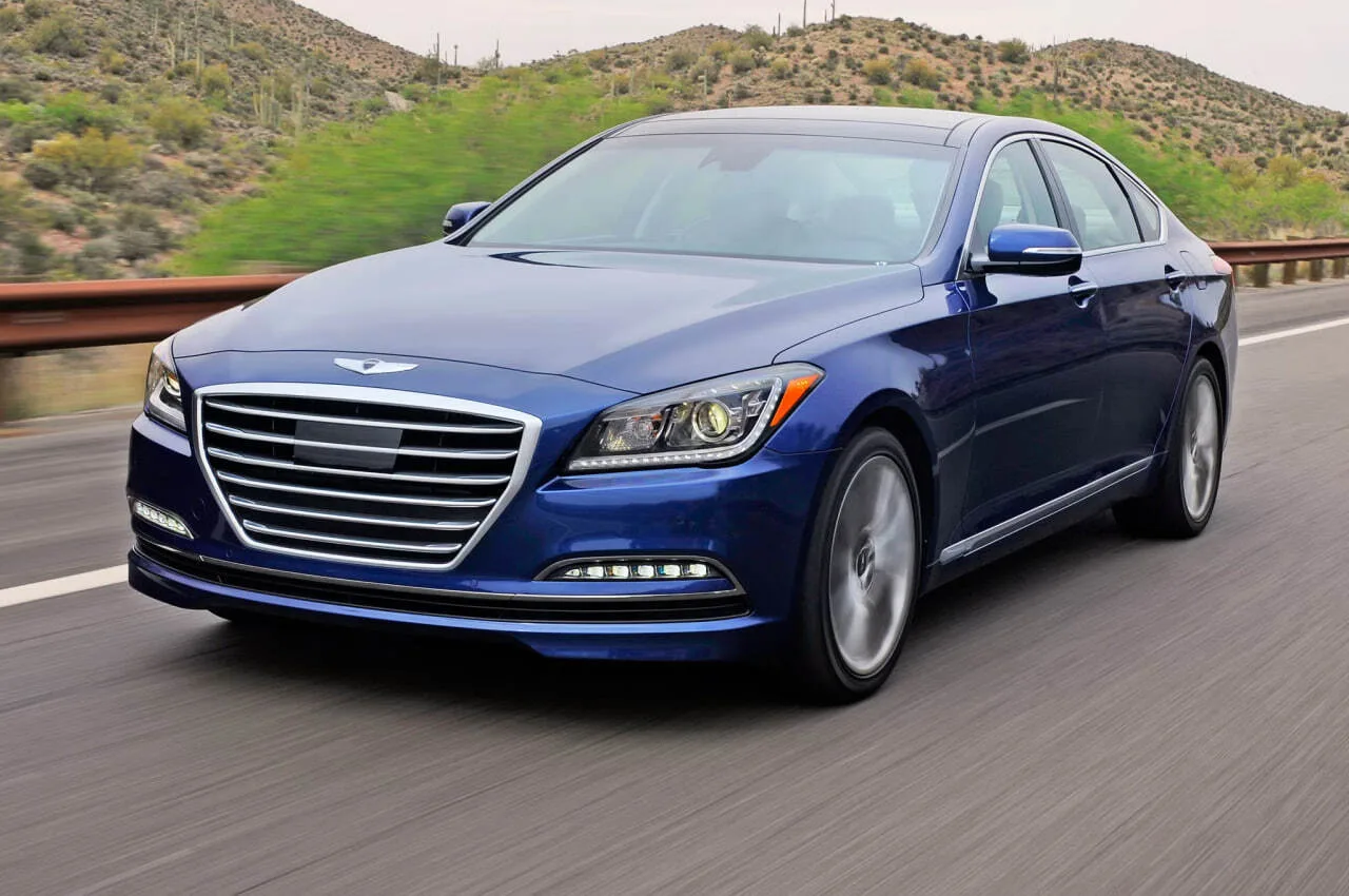 Владельцев Hyundai Genesis попросили не парковаться возле других машин