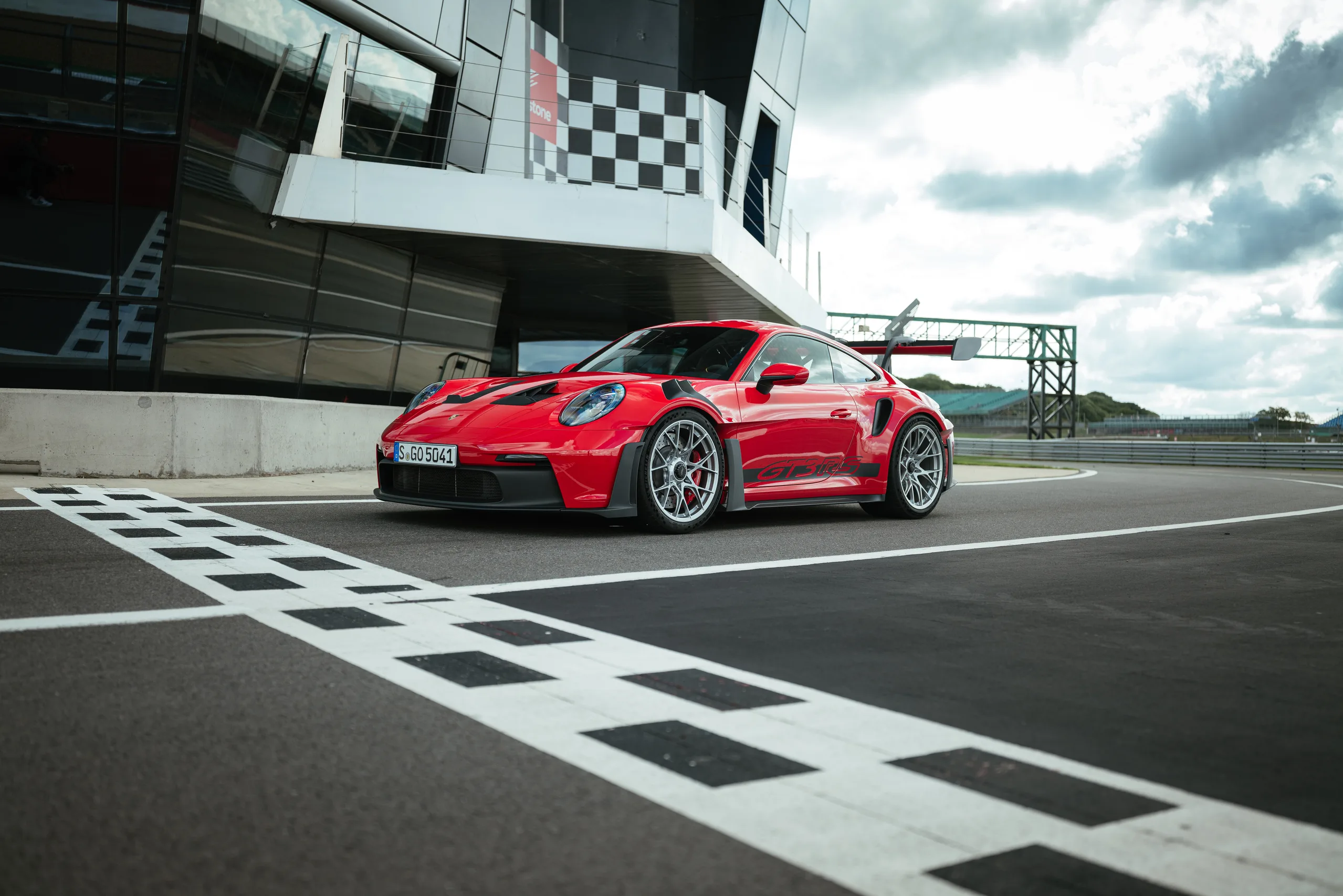 Владельцев культовых спорткаров Porsche попросили на них не ездить