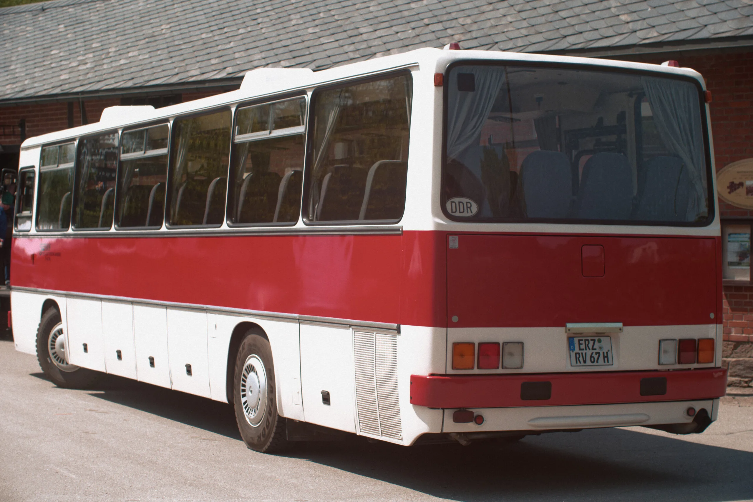 Житель Белоруссии собрал коллекцию автобусов Ikarus